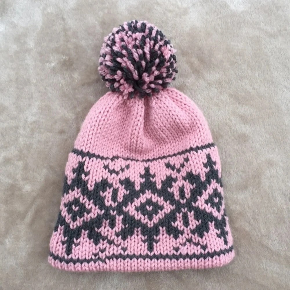 NWOT Winter Acrylic Pom Pom Beanie, OS (Girls)